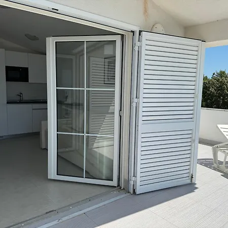 Mirakul Apartments Vir Exterior photo