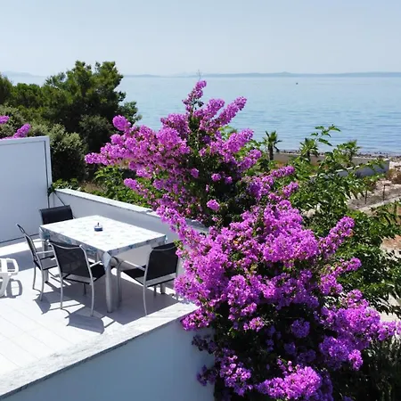 Mirakul Apartments Vir Exterior photo