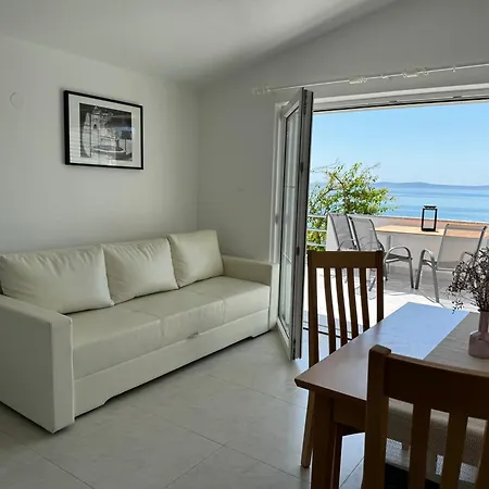 Mirakul Apartments Vir Exterior photo