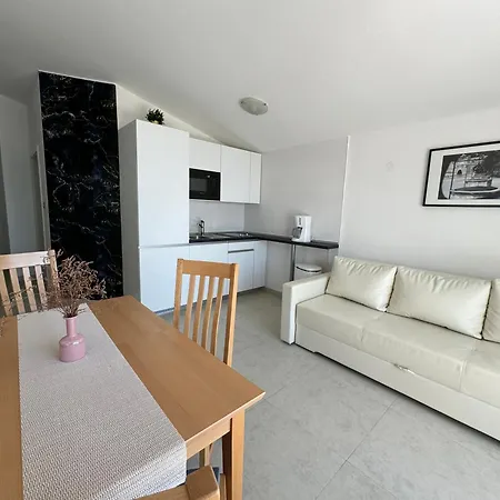 Mirakul Apartments Vir Exterior photo