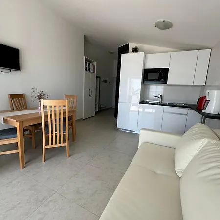 Mirakul Apartments Vir Exterior photo