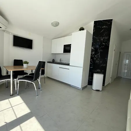 Mirakul Apartments Vir Exterior photo