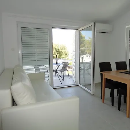 Mirakul Apartments Vir Exterior photo